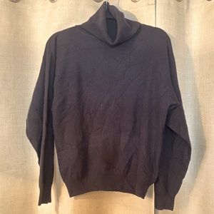 Cashmere Turtle Neck Sweater 40 (Snow Lotus)
